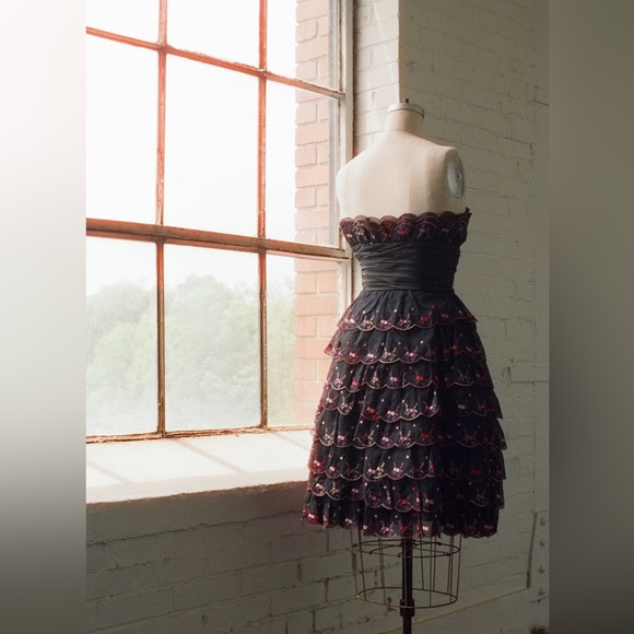 2000’s Betsy Johnson dress - Picture 2 of 2